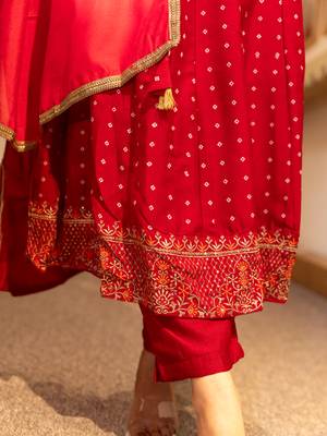 Red women kurta pant dupatta set 3