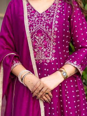 Purple women kurta pant dupatta set 4