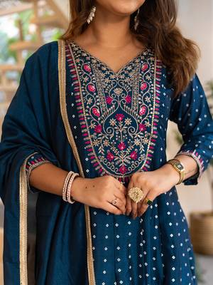 Blue women kurta pant dupatta set 4