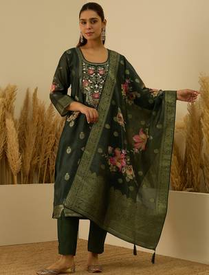 Green women kurta pant dupatta set 1