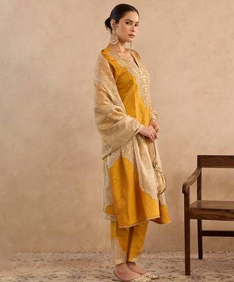 Yellow embroidered raw silk kurta set 1
