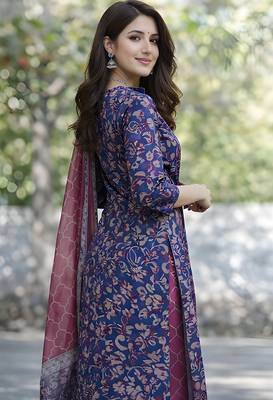 Floral Printed Cotton Mandarin Collar Straight Kurta With Trousers And Dupatta Set 3