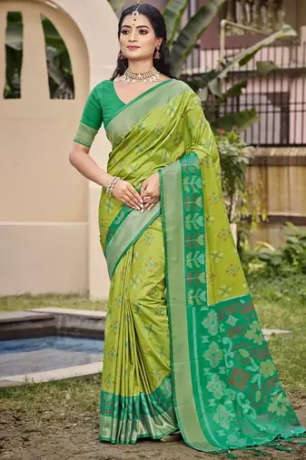 l green silk saree with blouse piece