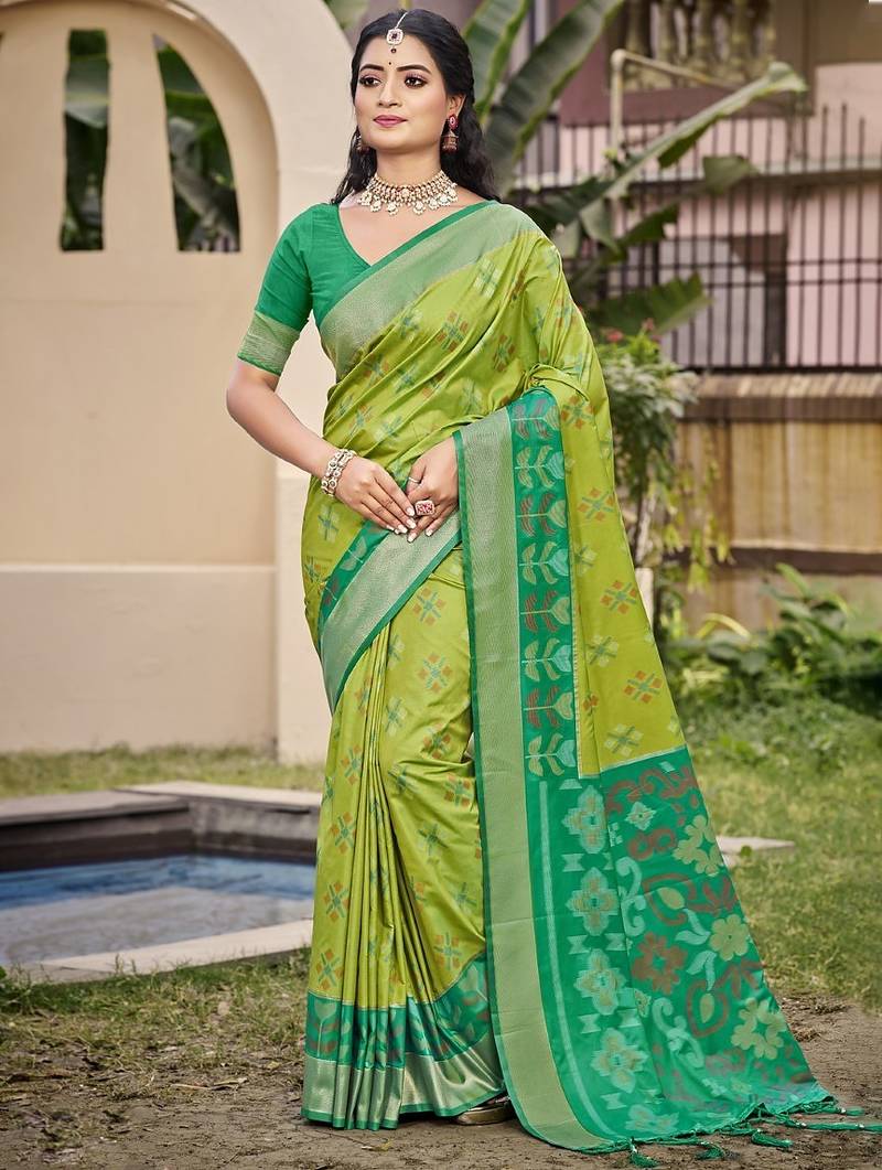 l green silk saree with blouse piece