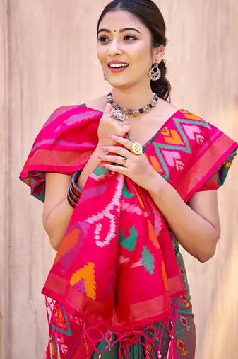 d green silk saree with blouse piece