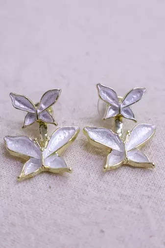 Women’s silver floral stud earrings | elegant flower design fashion jewelry