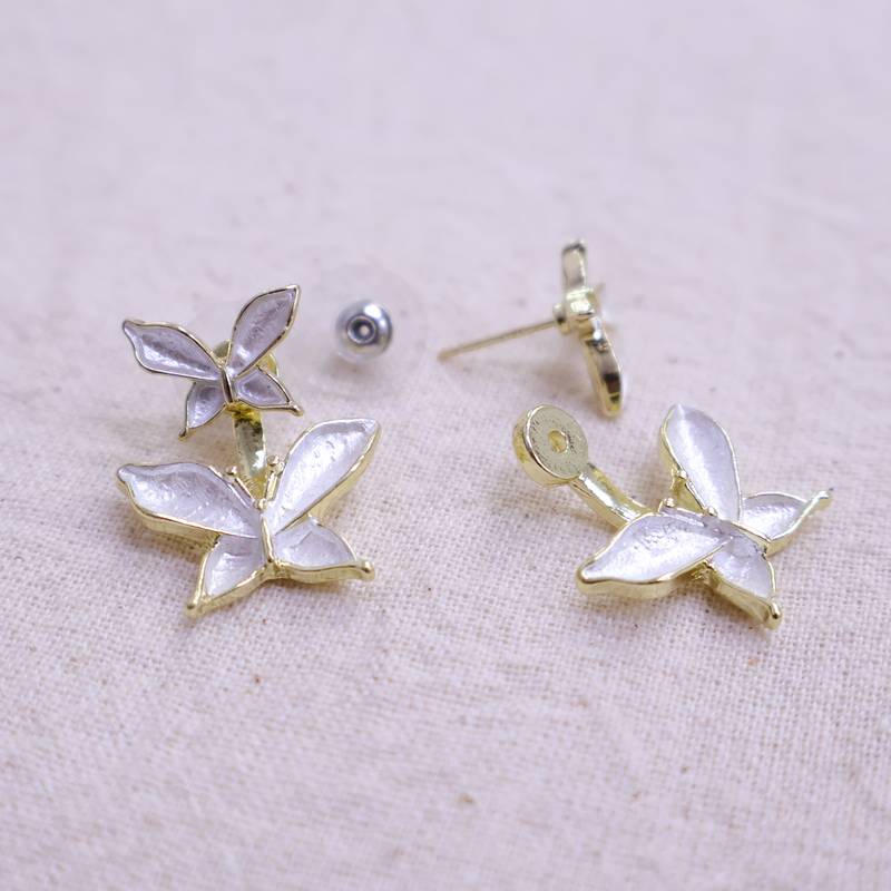Women’s silver floral stud earrings | elegant flower design fashion jewelry