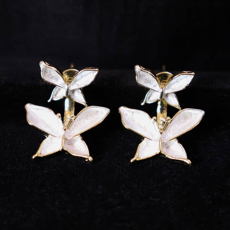 Women’s silver floral stud earrings | elegant flower design fashion jewelry