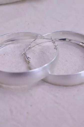 Women’s silver finish wide hoop earrings | classic & minimal fashion jewelry for women