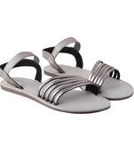 Relaxed fit flat weekend sandal