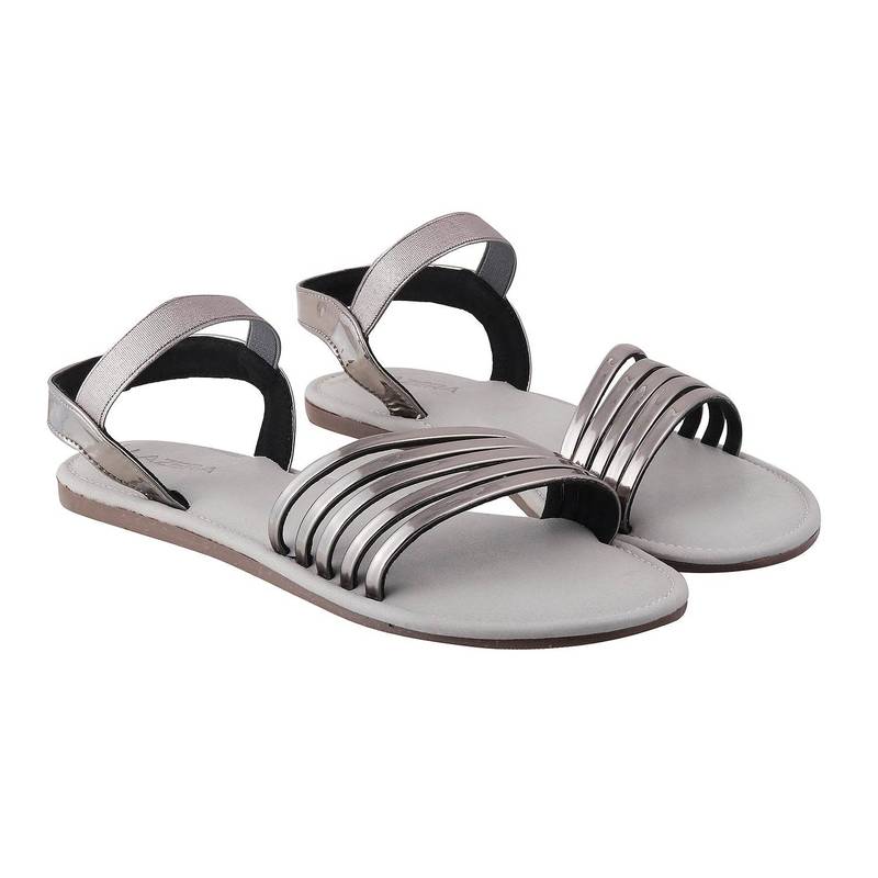 Relaxed fit flat weekend sandal