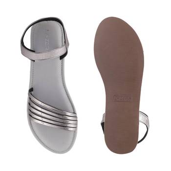 Relaxed fit flat weekend sandal 5