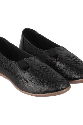 Modern flat close-toe everyday sandal (1318)