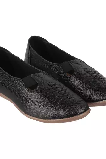 Modern flat close-toe everyday sandal (1318)