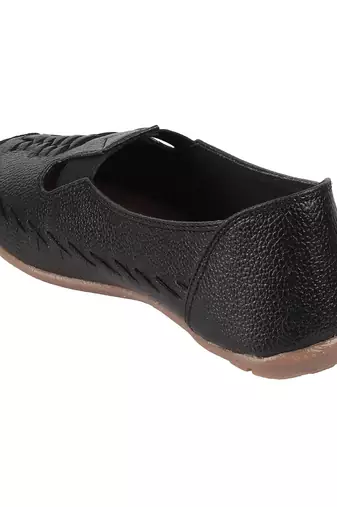 Modern flat close-toe everyday sandal (1318)
