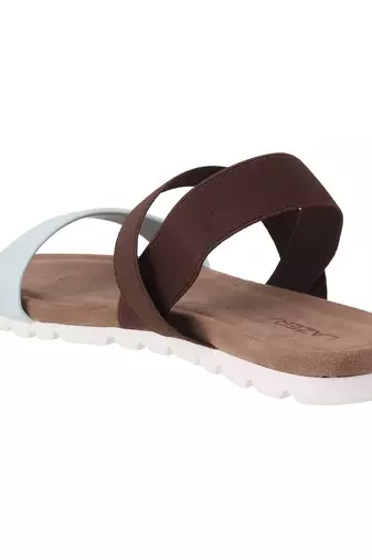 Relaxed fit flat weekend sandal