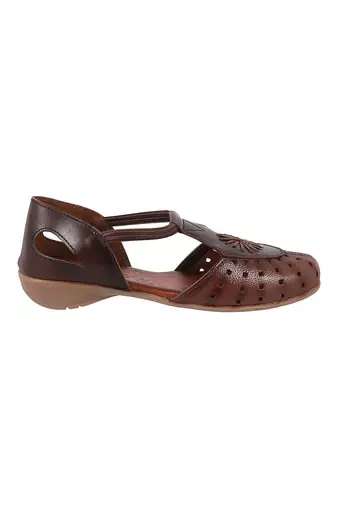 Modern flat close-toe everyday sandal (1353)