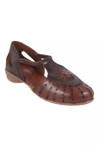 Modern flat close-toe everyday sandal (1353)