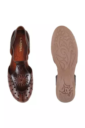 Modern flat close-toe everyday sandal (1353)