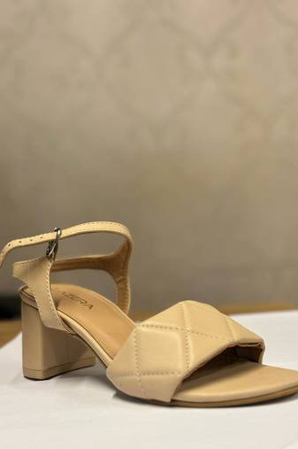 Refined medium heel casual sandal