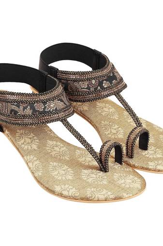 Lazera ethnic toe-ring sandals (1418)