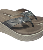 Lazera women’s metallic comfort thong sandals