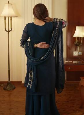 Women's georgette traditional motiff embroidered kurta palazzo with dupatta set 3