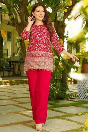 Women's silk traditional motiff embroidered short kurta palazzo set