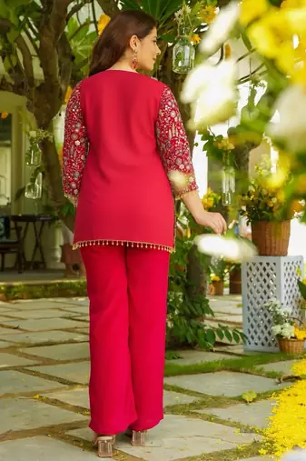 Women's silk traditional motiff embroidered short kurta palazzo set