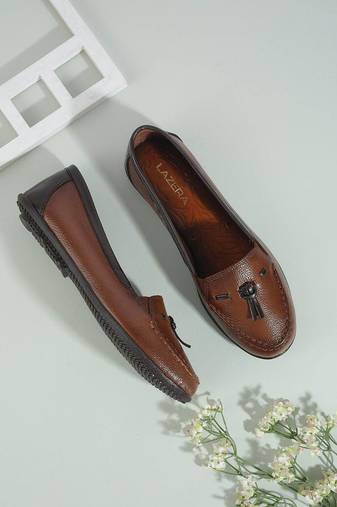 Modern flat close-toe everyday sandal (1514)