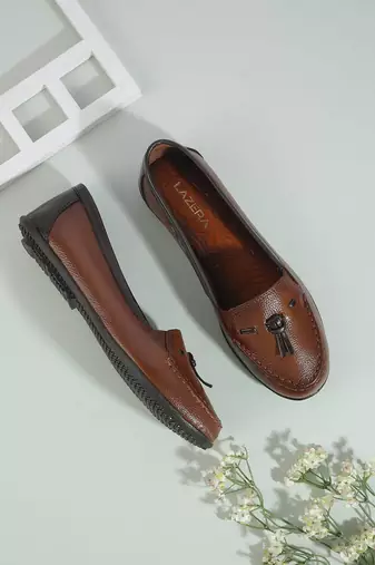 Modern flat close-toe everyday sandal (1514)