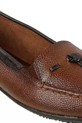 Modern flat close-toe everyday sandal (1514)