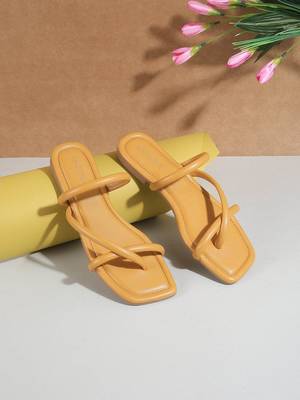 Women's strappy flat sandals 1