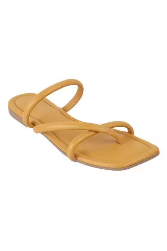 Women's strappy flat sandals