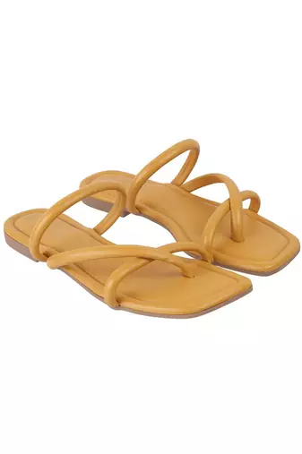 Women's strappy flat sandals