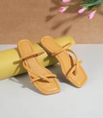 Women's strappy flat sandals