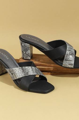 Black cross-strap block heel sandals with embellished detailing (1593)