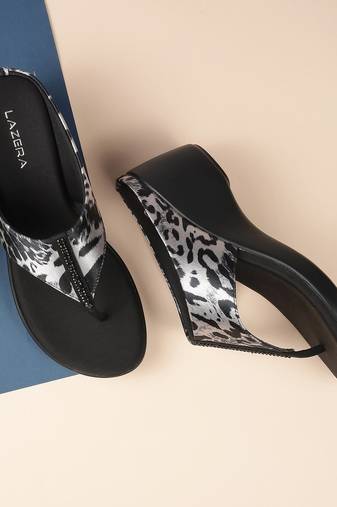 Lazera women’s animal print wedge thong sandals (1612)