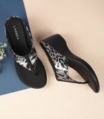 Lazera women’s animal print wedge thong sandals (1612)