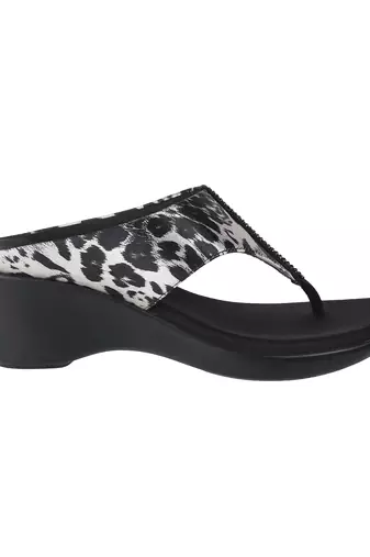 Lazera women   s animal print wedge thong sandals (1612)