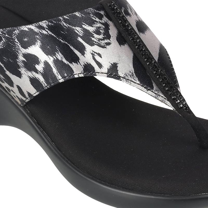 Lazera women’s animal print wedge thong sandals (1612)