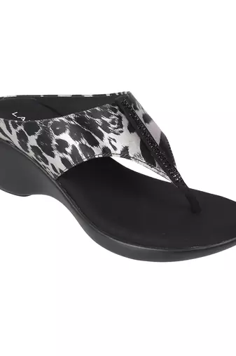 Lazera women   s animal print wedge thong sandals (1612)