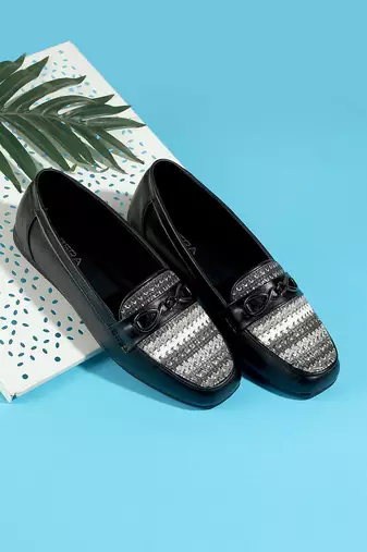 Lazera women’s loafers with woven detail & metal accent (1622)