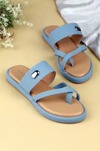 Women   s flat toe-loop sandals