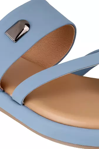 Women   s flat toe-loop sandals