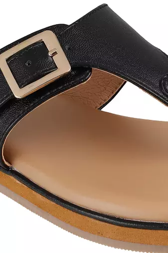 Women   s flat toe-loop sandals