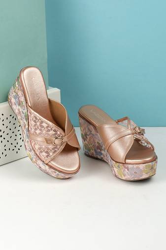 Lazera women’s embroidered wedge sandals (1649)