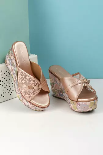 Lazera women’s embroidered wedge sandals (1649)