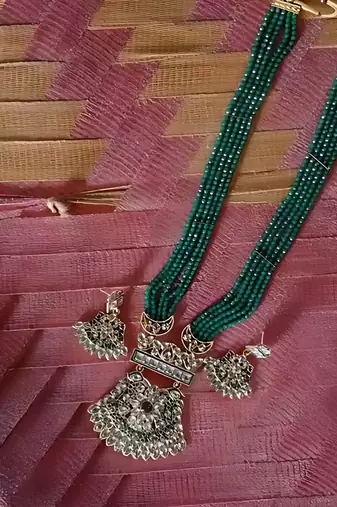 Green beaded kundan Necklace :: earrings set | handcrafted gold plated ethnic jewelry set
