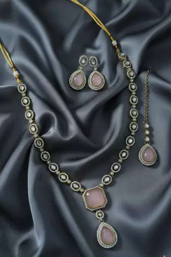 Handcrafted kundan necklace set | gold plated ethnic bridal jewelry with maang tikka